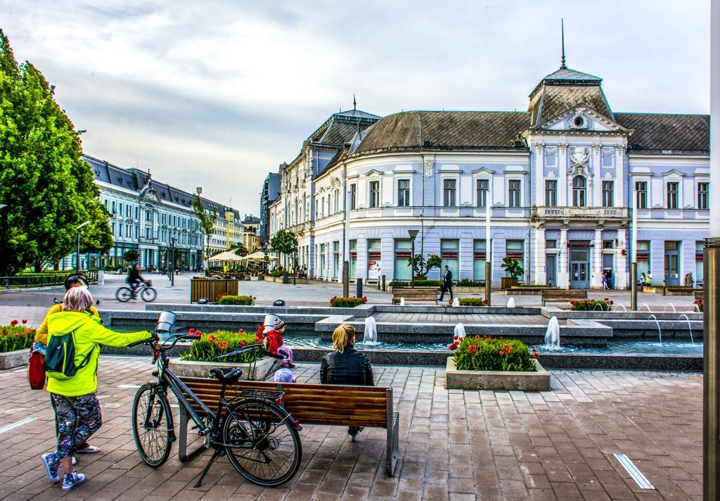 Korona Hotel Nyíregyháza Exterior foto