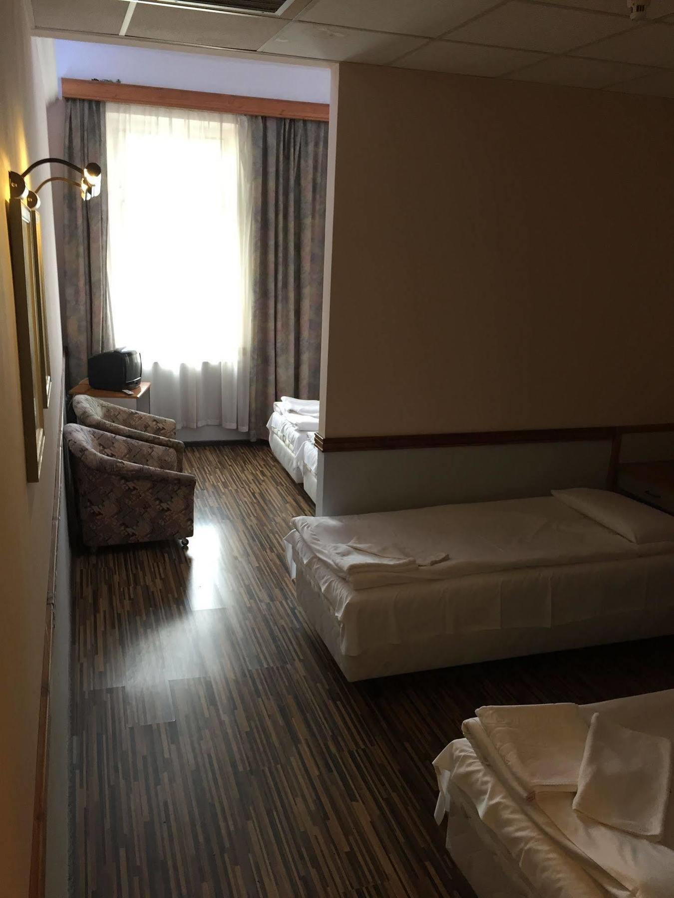 Korona Hotel Nyíregyháza Exterior foto