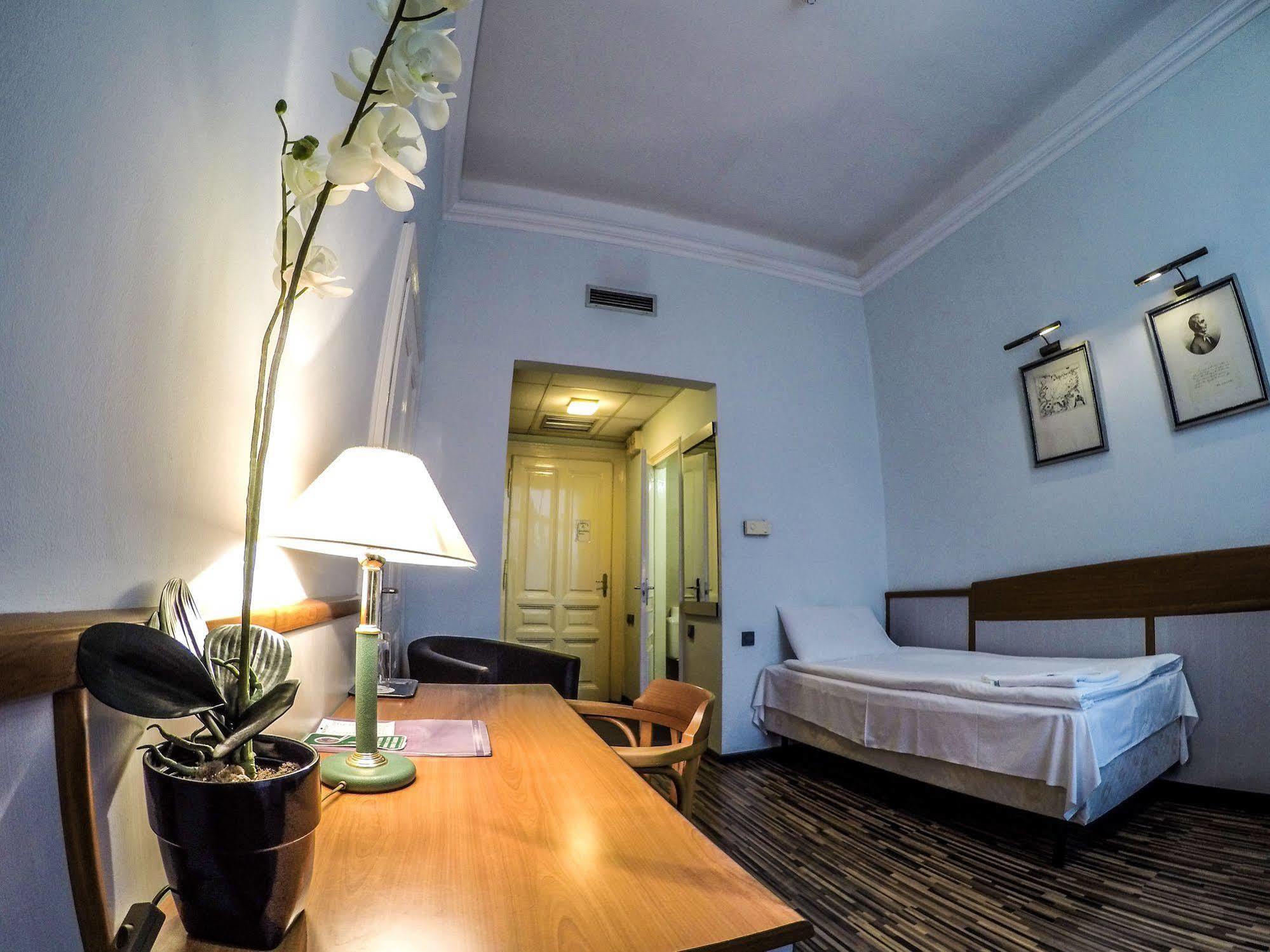 Korona Hotel Nyíregyháza Exterior foto