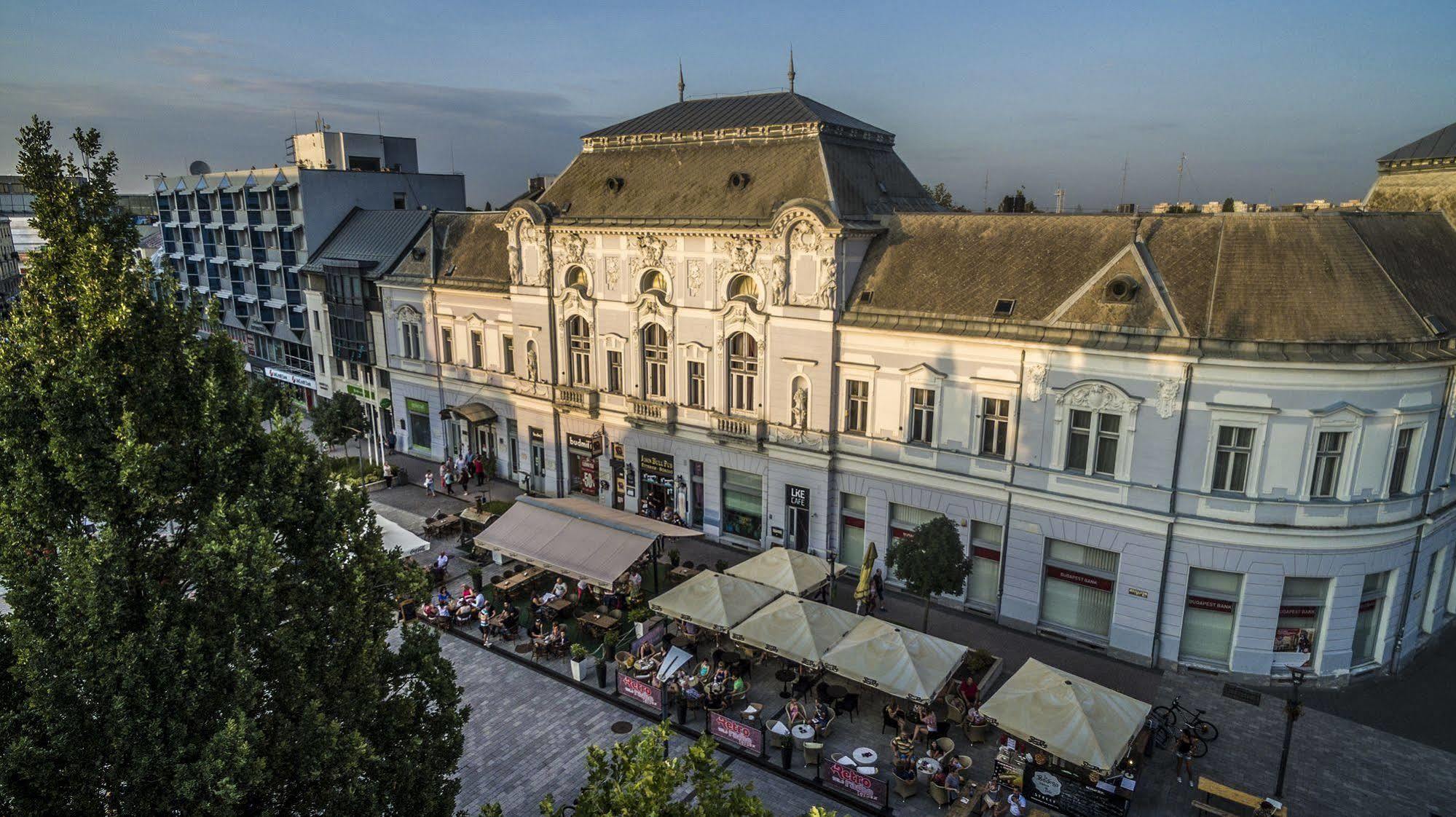 Korona Hotel Nyíregyháza Exterior foto